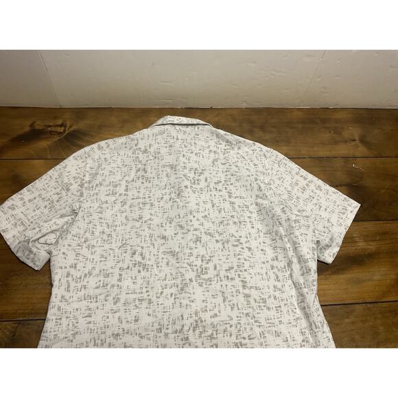 Lululemon Mens Large Shirt Airing Easy Short Sleeve White Gray Geometric - Picture 9 of 10